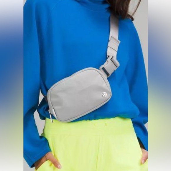 lululemon Everywhere Belt Bag Crossbody Extended Strap color Silver/Gray - Picture 2 of 16